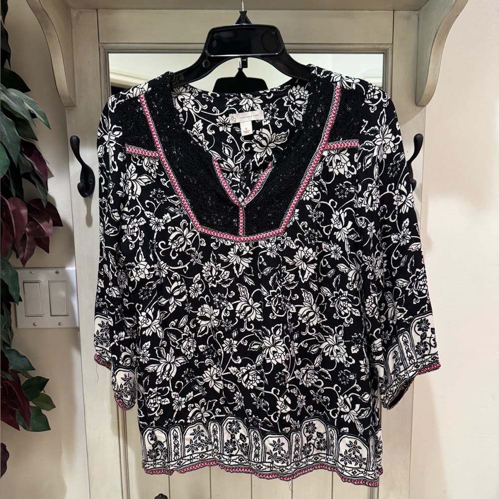 Catherine’s established 1962 black floral and lace blouse Sz S